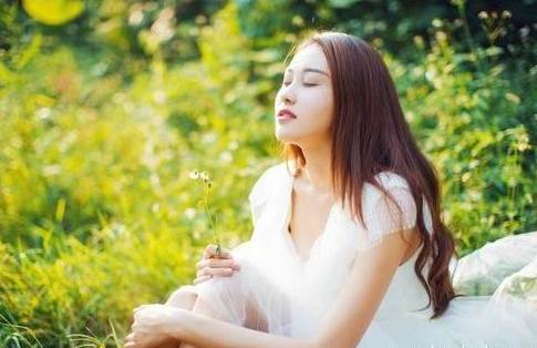 唯美早安心语说说句子：想要别人爱你，前提是先好好爱自己
