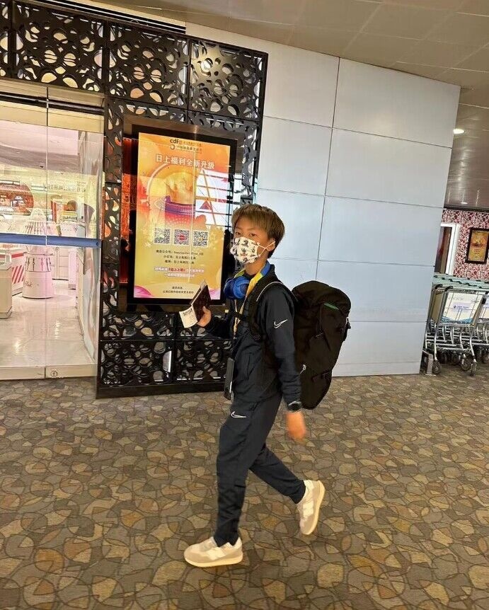 杨旭晒儿子照片鼓励追梦：“大胆去追青春，意大利见！”