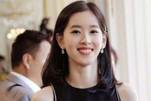 刘强东事业中三个重要的女人 你都了解吗