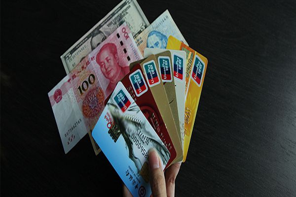 喜欢女主播盗刷父亲的信用卡 又一起案件