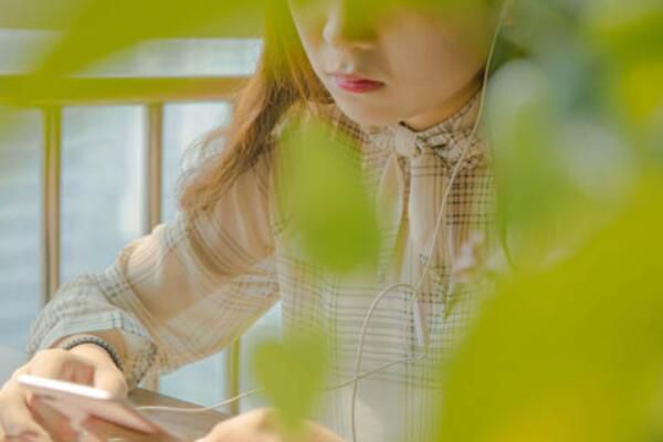 女子贷款13万婚恋网站相亲未果 到底怎么回事