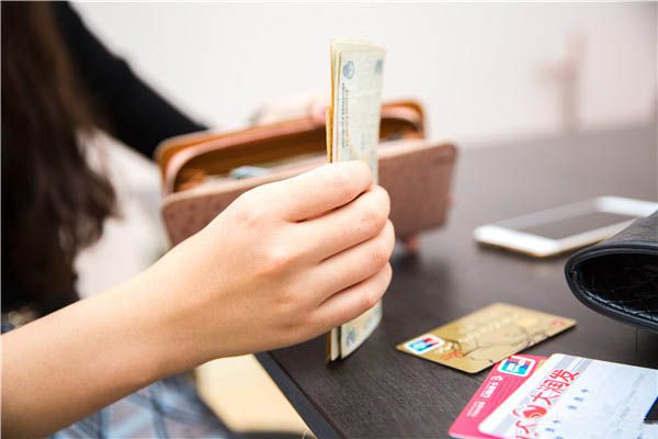 代办信用卡可信吗 谨慎对待小心被坑