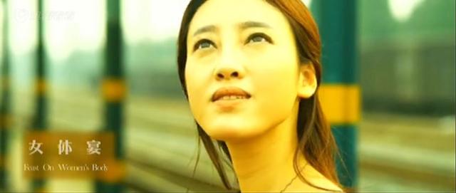 女体宴：一个妈妈被人包养为情跳楼自杀
